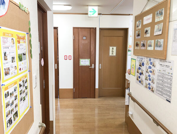 愛の家グループホーム市川国分（廊下）