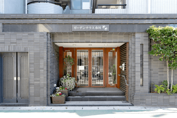ガーデンテラス市川（玄関）