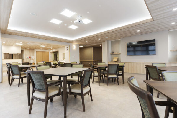 食堂兼機能訓練スペース（イリーゼ南柏・別邸）