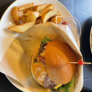 [千葉県成田市]　成田市の参道　成田山ジャンキーバーガー