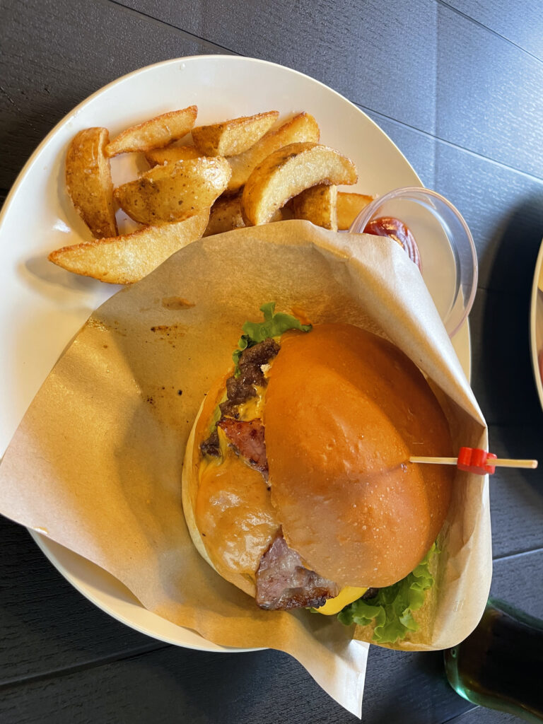 [千葉県成田市]　成田市の参道　成田山ジャンキーバーガー